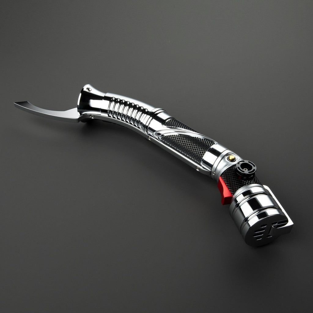 The Count Lichtschwert in Chrom – gebogenes Premium-Hilt mit schwarzem Griffdetail
