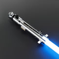 Snips Haupthand Lichtschwert in Silber – elegantes Premium-Modell mit blauer Klinge
