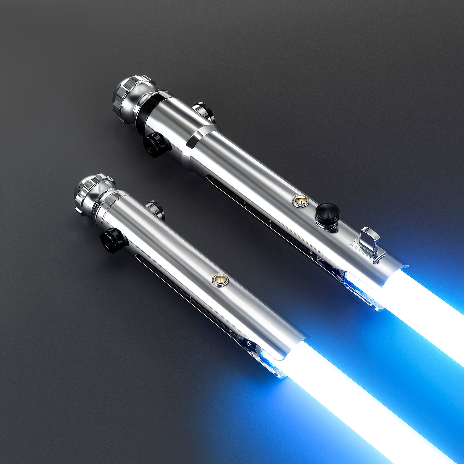 Snips Set Lichtschwerter in Silber – zwei duellfähige Premium-Modelle mit blauer Klinge