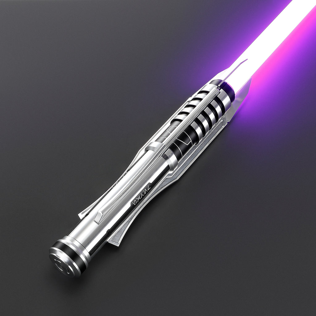 Revenant Lichtschwert in Silber mit lila Klinge – detailliertes Premium-Design