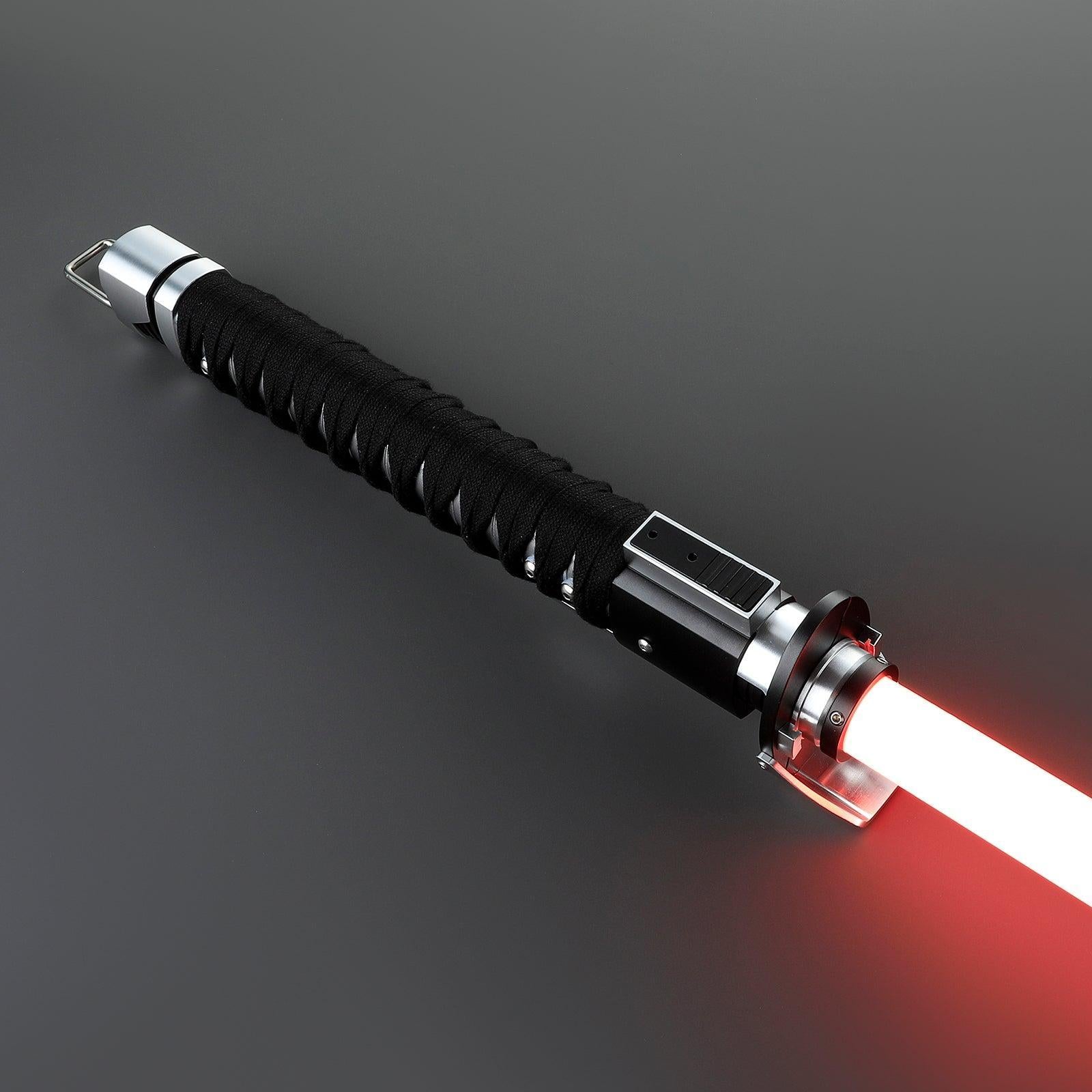 Ronin Lichtschwert mit schwarzem Griffwickel und leuchtender roter Klinge – duellfähiges Premium-Modell