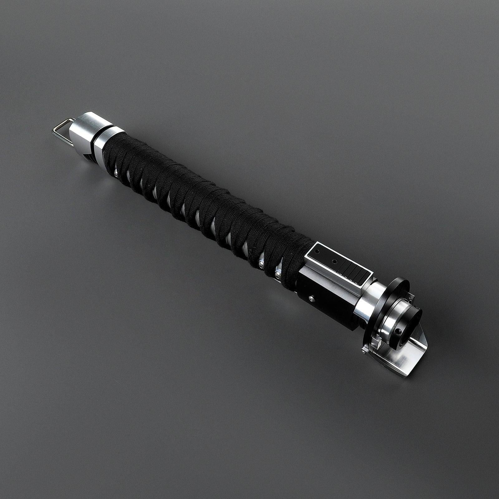 Ronin Lichtschwert – schwarzer Griff mit silbernen Akzenten, runde Klinge, Premium-Design