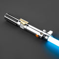 Das Chosen Lichtschwert in Silber – duellfähiges Premium-Modell mit blau leuchtender Klinge