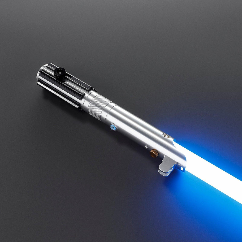 The Chosen Lichtschwert in Silber – duellfähiges Premium-Modell mit blauer Klinge