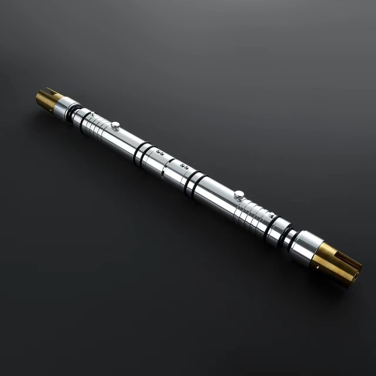 The Beacon – silbernes Premium-Lichtschwert mit goldenen Akzenten und 1 Zoll Klinge