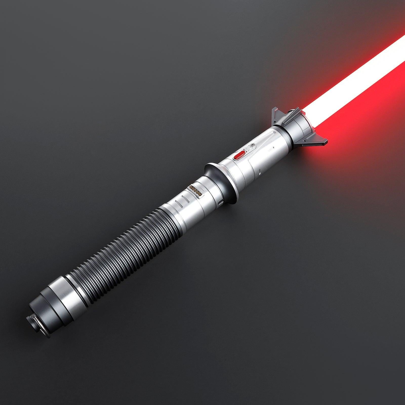 Crusader Lichtschwert mit roter Klinge – silberner Griff, gerilltes Design, duellfähig