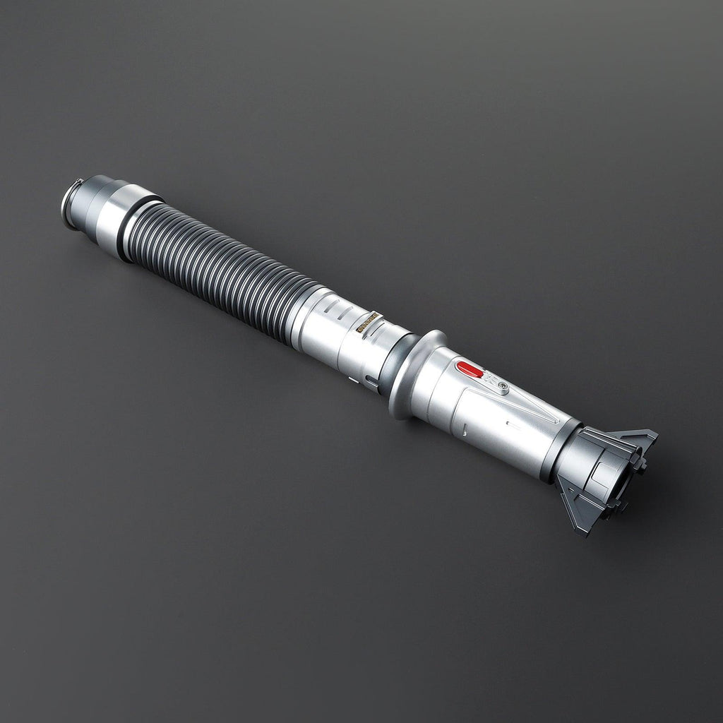 Crusader Lichtschwert in Silber – duellfähiges Premium-Modell mit geriffeltem Griff und rotem Schalter