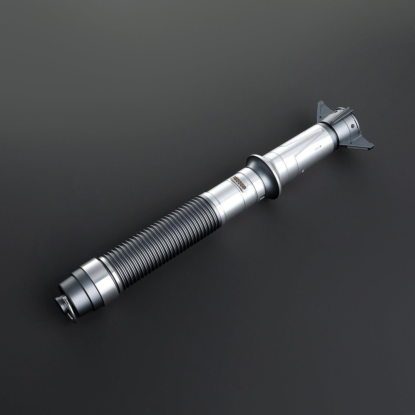 Crusader Lichtschwert in Silber – detaillierter Griff mit schwarzer Riffelung, Premium-Design