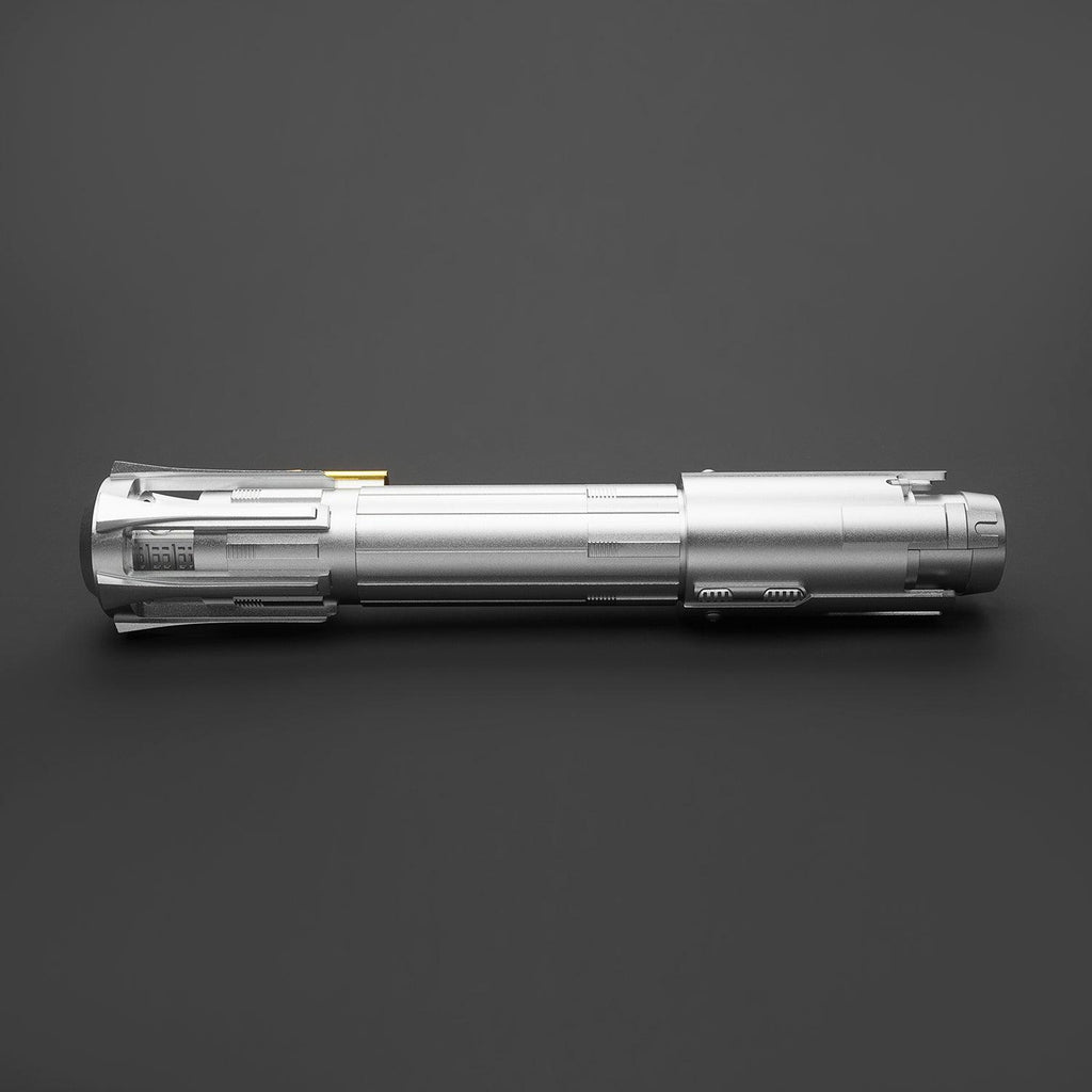 Das Scion Lichtschwert in Silber – detaillierter Griff aus Metall