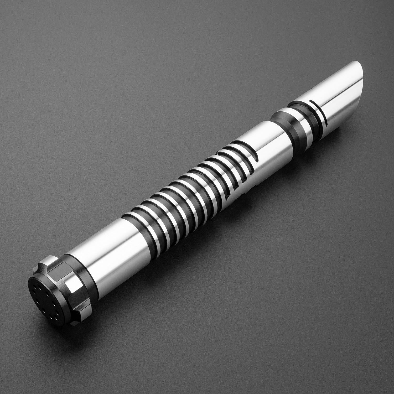 C011 Lichtschwert in Silber und Schwarz – glattes Design mit gerilltem Griff