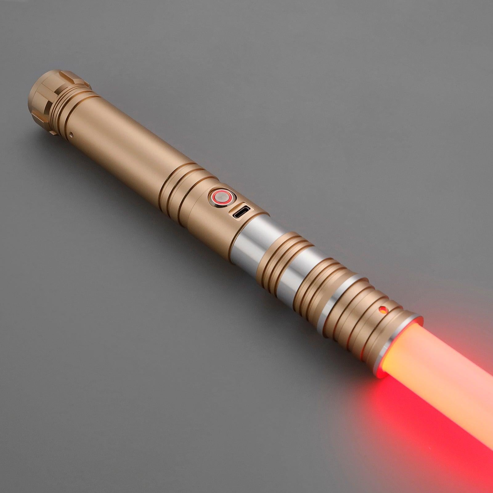 C035 Lichtschwert in Gold-Silber – gerillter Griff mit roter Klinge, Premium-Design