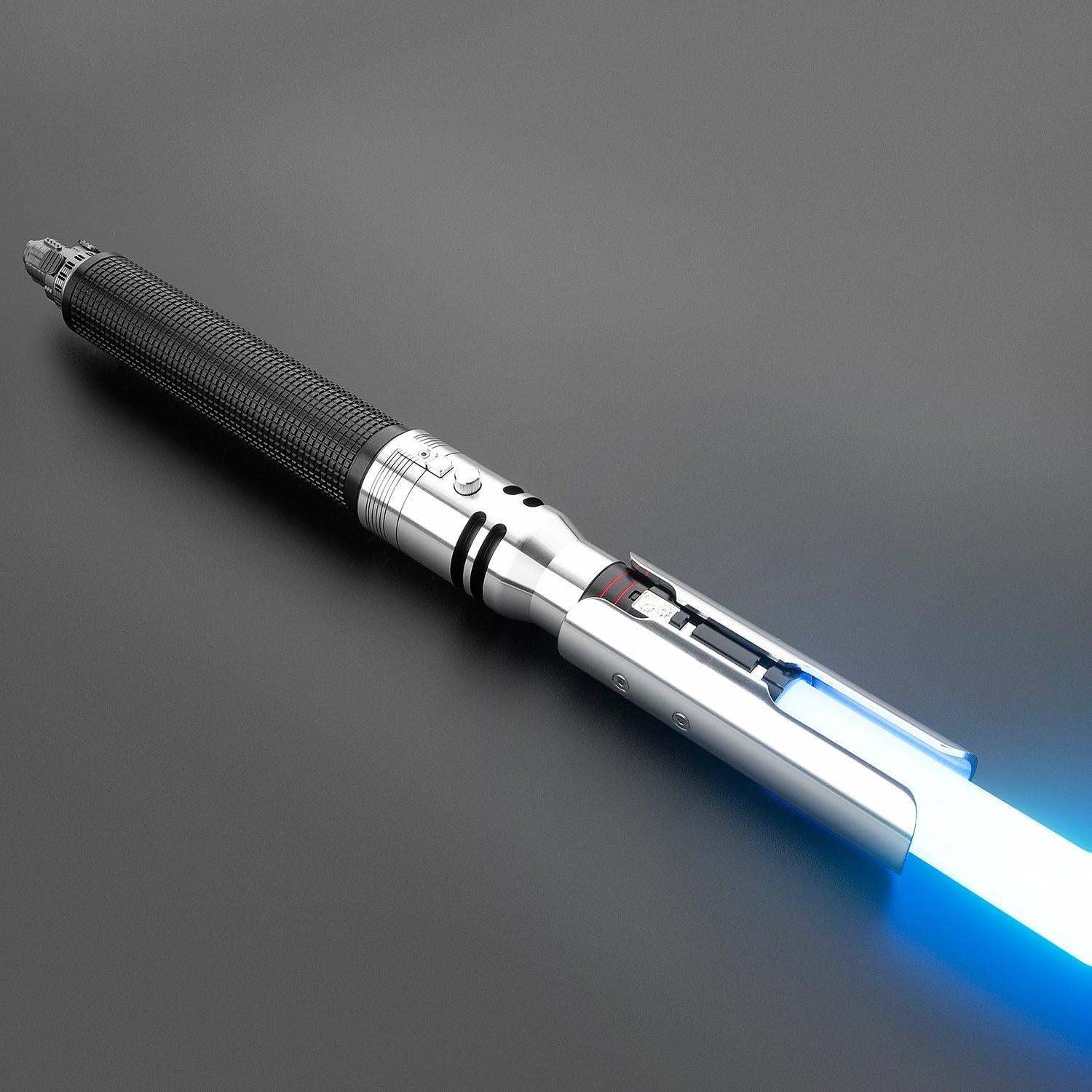 Fallen Variante 2 Lichtschwert mit silbernem Hilt und schwarzem Griff, blauer Klinge
