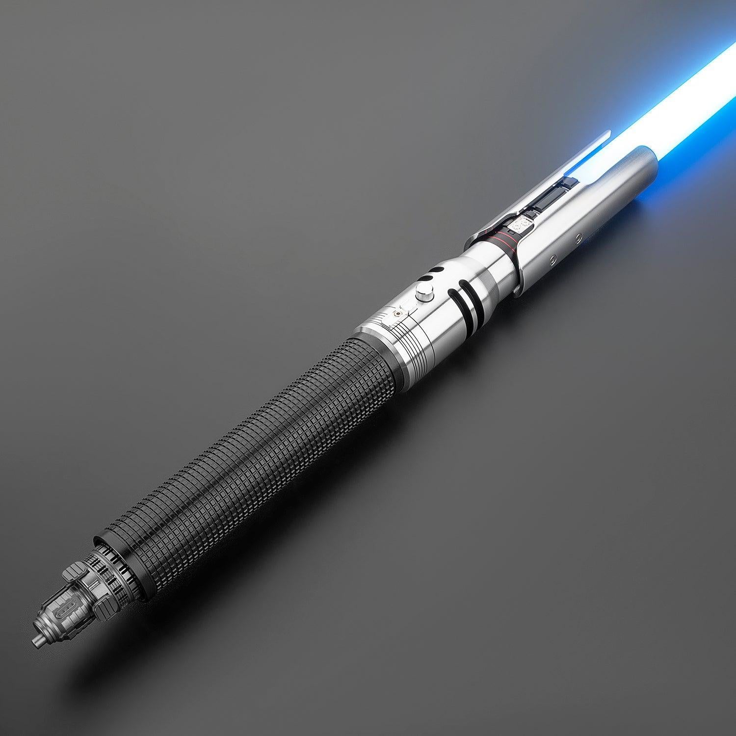Fallen Variante 2 Lichtschwert mit silbernem Hilt und schwarzem Griff, blauer Klinge