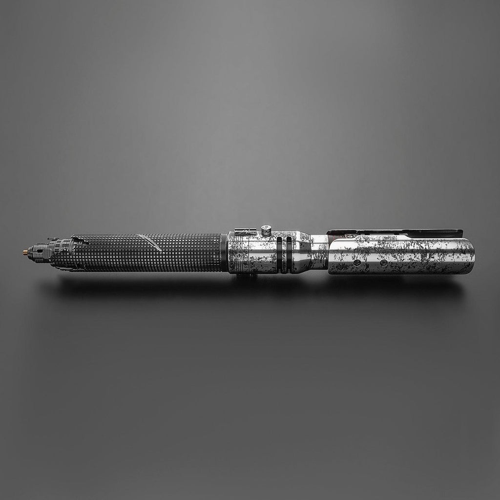 Fallen - verwittert Lichtschwert mit abgenutztem Metall-Hilt und detailliertem Griffdesign