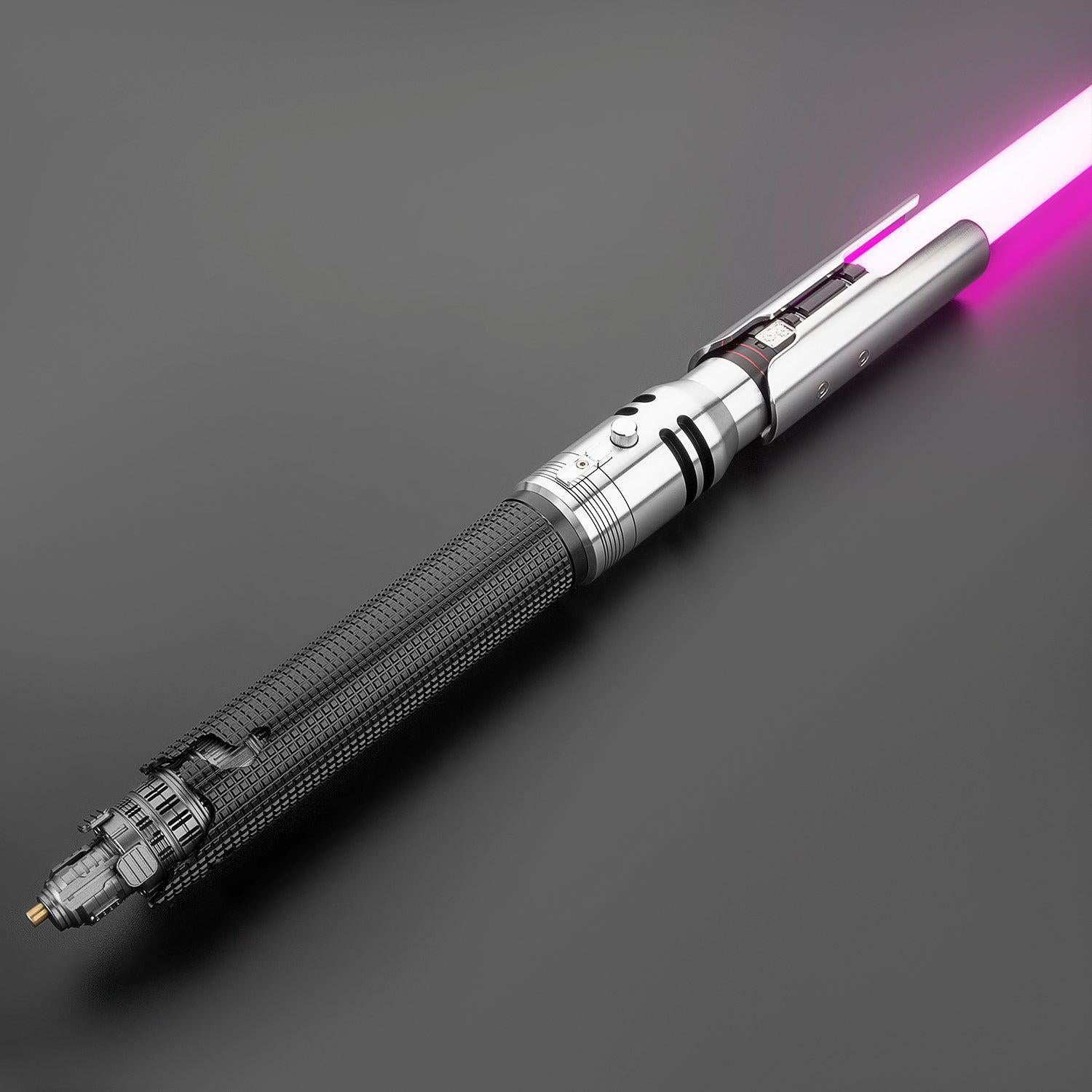 Fallen Lichtschwert mit silbernem Hilt und schwarzem Griff, leuchtende pinke Klinge