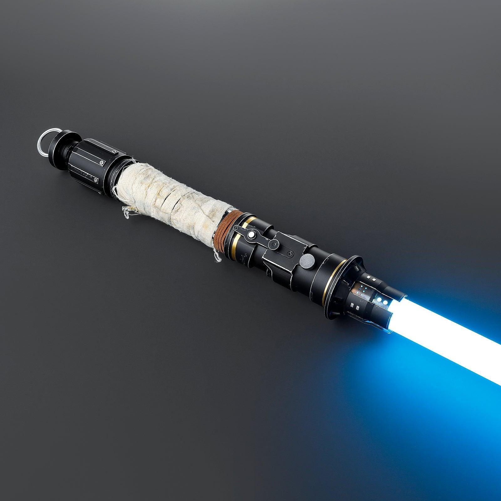 The Mentor Lichtschwert – schwarzer Griff mit Stoffwicklung und blau leuchtender Klinge