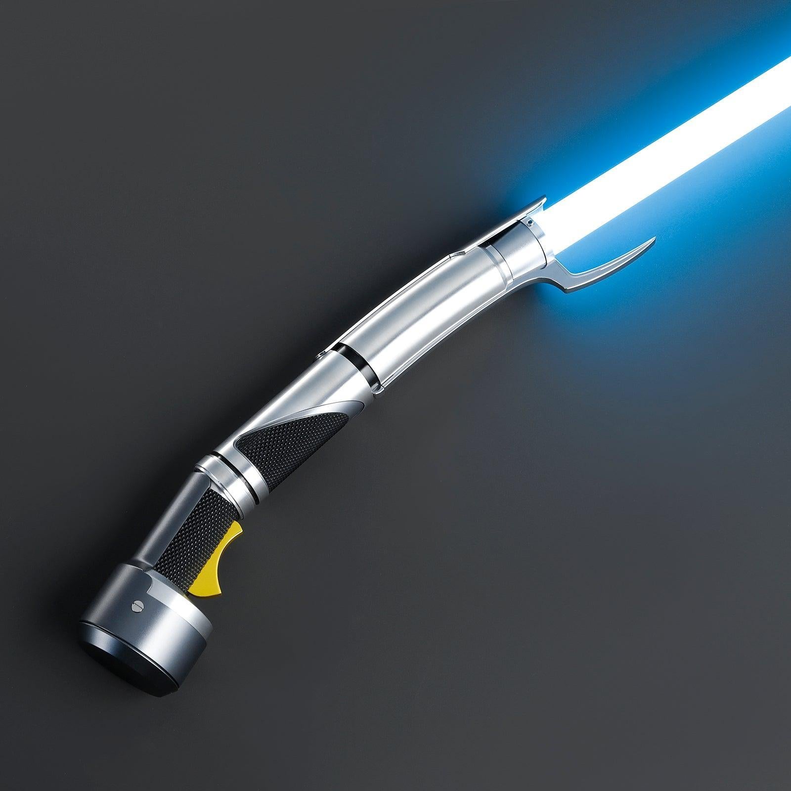 The Count Lichtschwert in Silber und Schwarz – duellfähiges Premium-Modell mit blauer Klinge