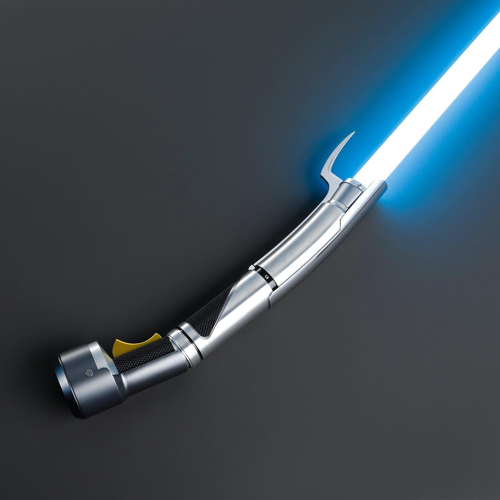 The Count Lichtschwert in Silber – gebogenes Premium-Modell mit blauer Klinge