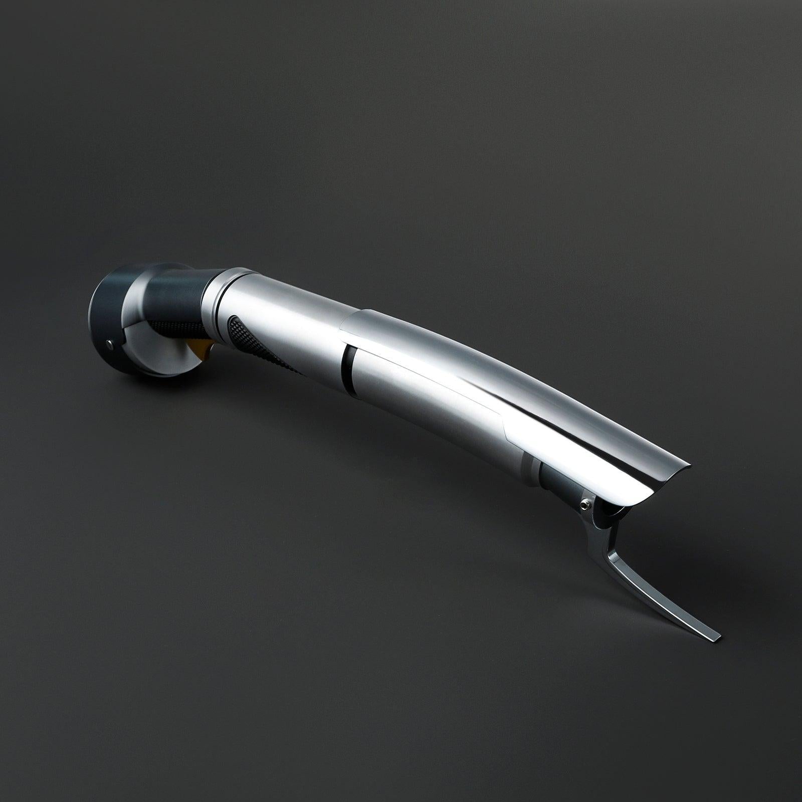 The Count Lichtschwert in Silber – elegantes, gebogenes Premium-Hilt