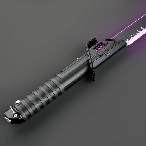 Dunkelschwert Neopixel – schwarzes Premium Lichtschwert mit violetter Klinge und Gravuren