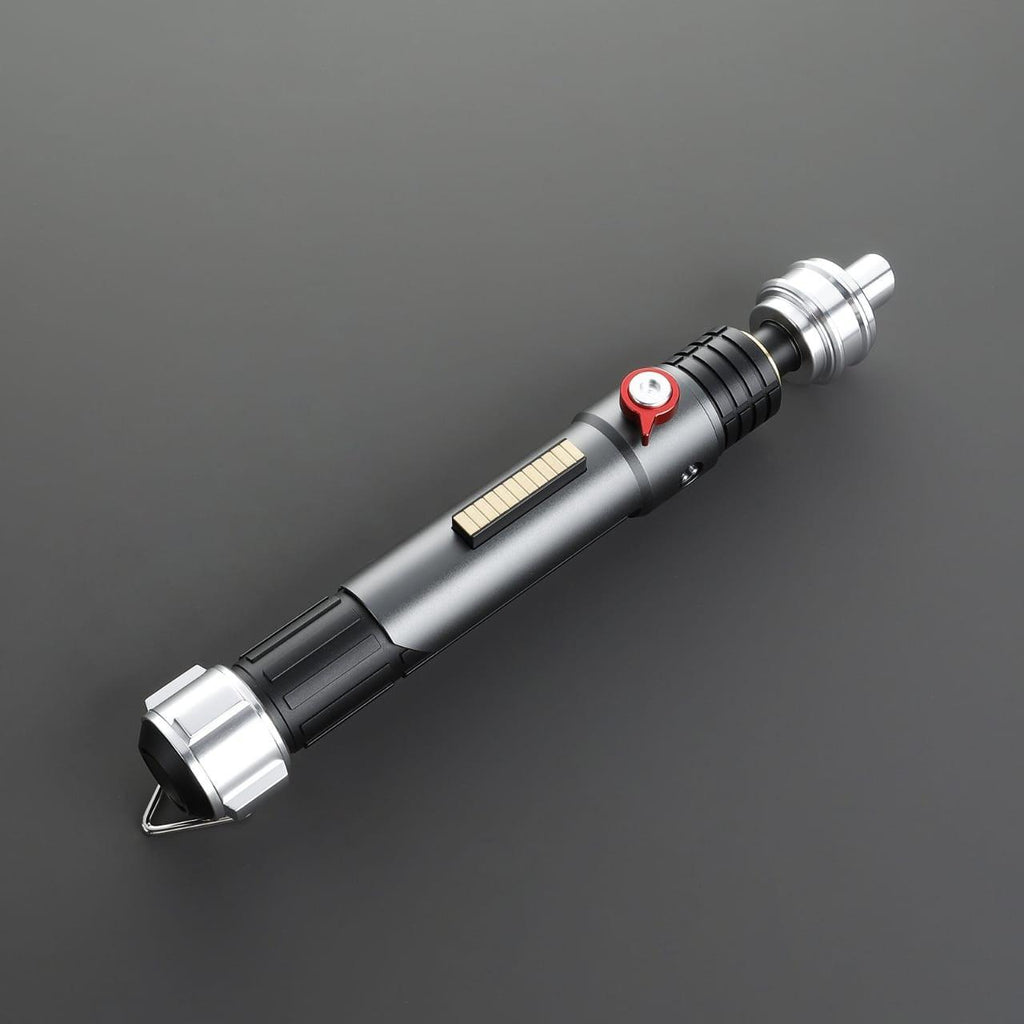 Wayfinder Lichtschwert in Grau – elegantes Design mit rotem Knopf und silbernen Akzenten