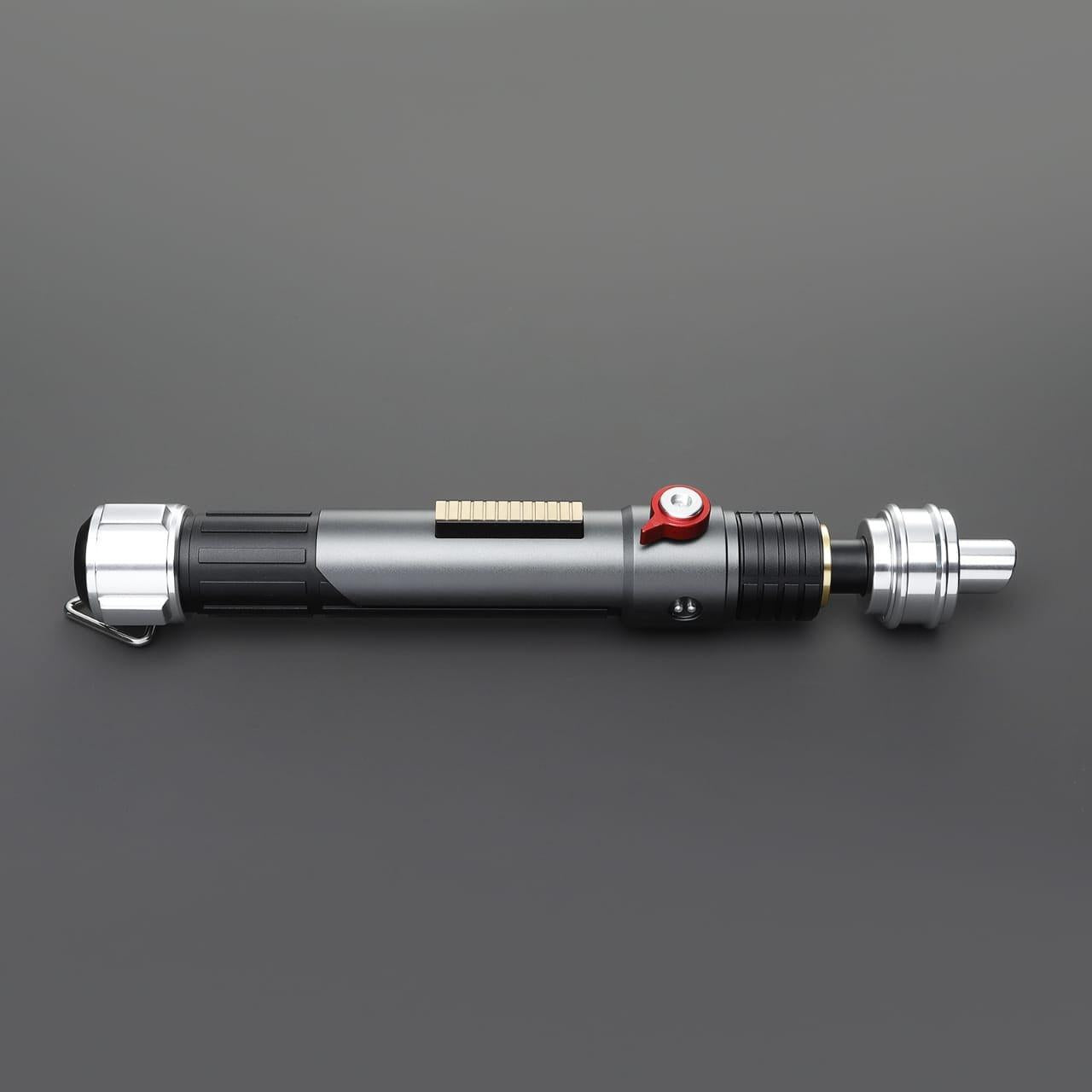 Wayfinder Lichtschwert in Grau-Schwarz – elegantes Premium-Design mit rotem Schalter