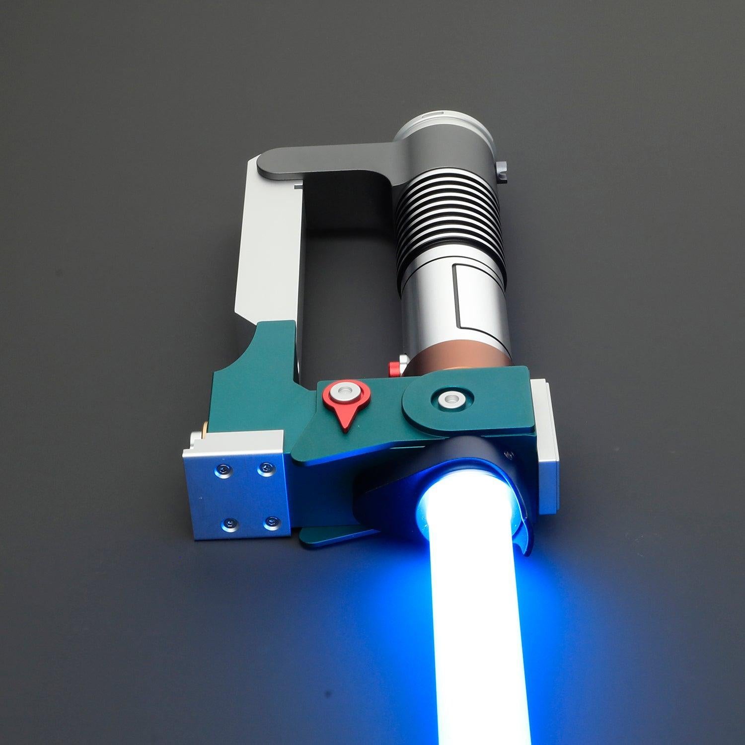 The Hybrid Lichtschwert in Silber und Türkis – einzigartiges Blaster-Design