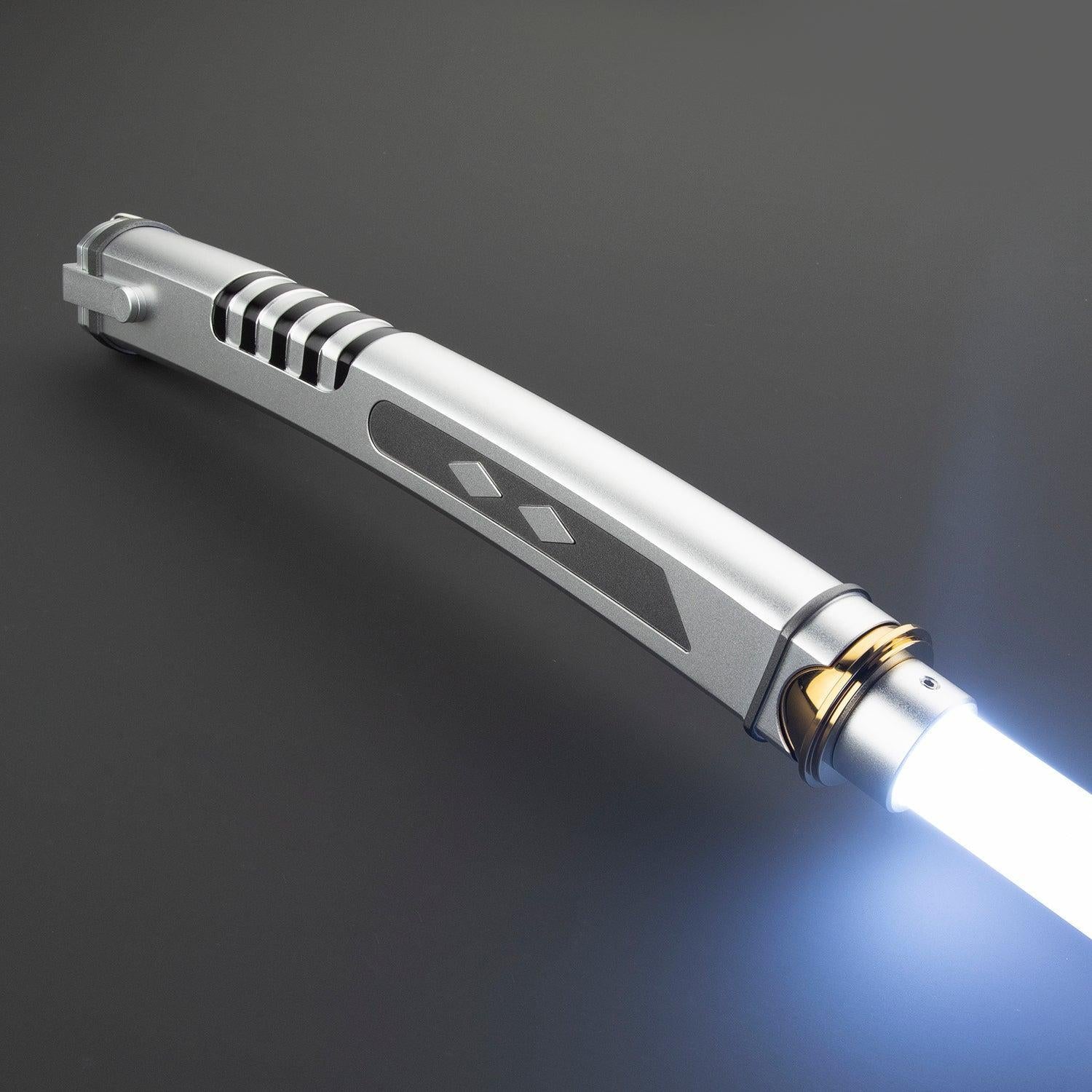 Fulcrum Haupthand Lichtschwert in Silber – elegantes Premium-Modell mit leuchtender Klinge