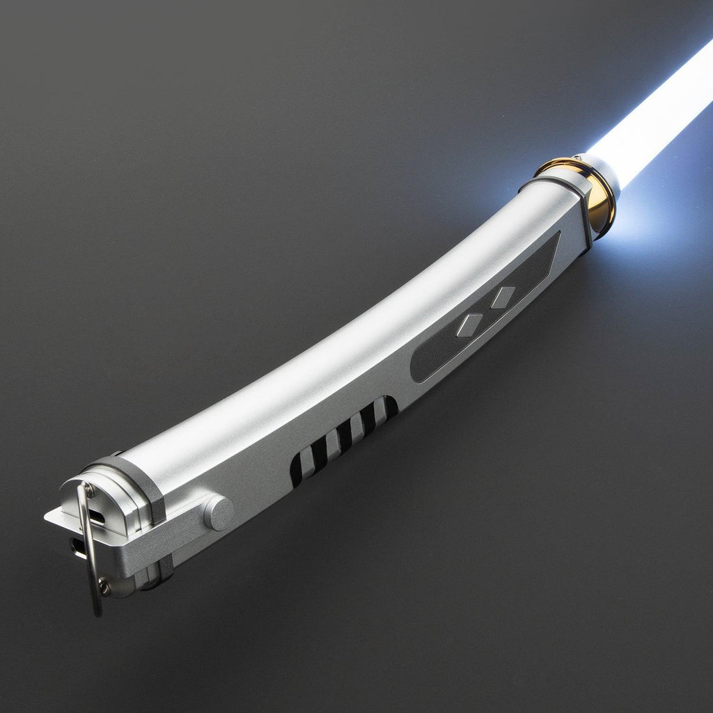 Fulcrum - Haupthand Lichtschwert in Silber mit goldener Akzentuierung und weißer Klinge, Premium-Design