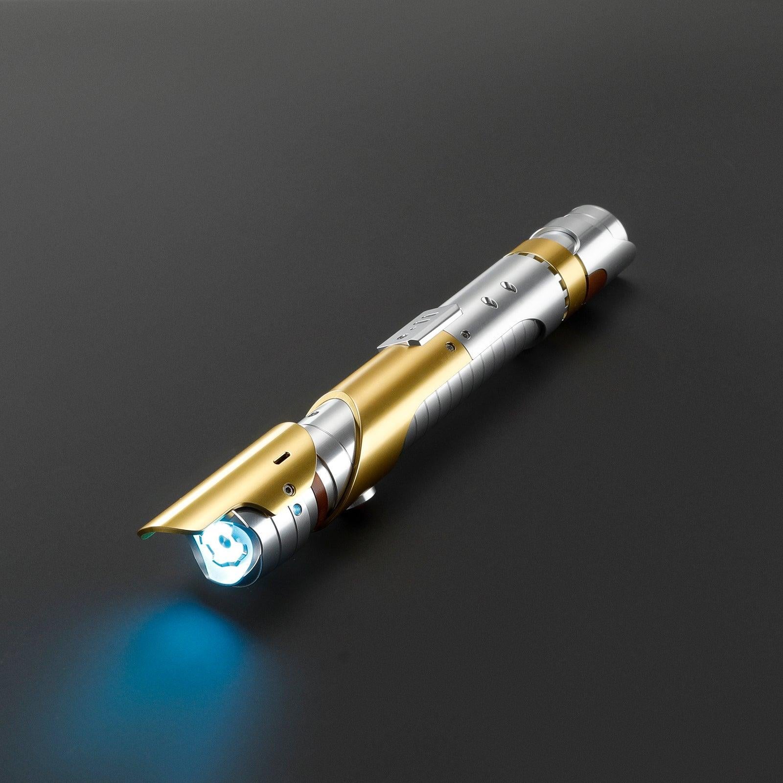 The Pirate Lichtschwert in Gold und Silber – Premium-Hilt mit blau leuchtender Klinge