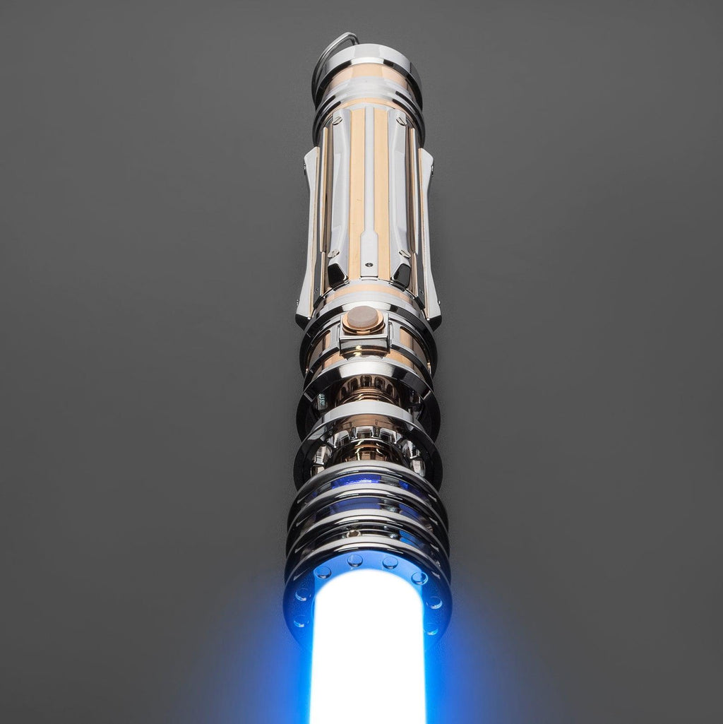 The Princess Lichtschwert mit silber-kupfernem Griff, Perlmuttakzenten und leuchtend blauer Klinge