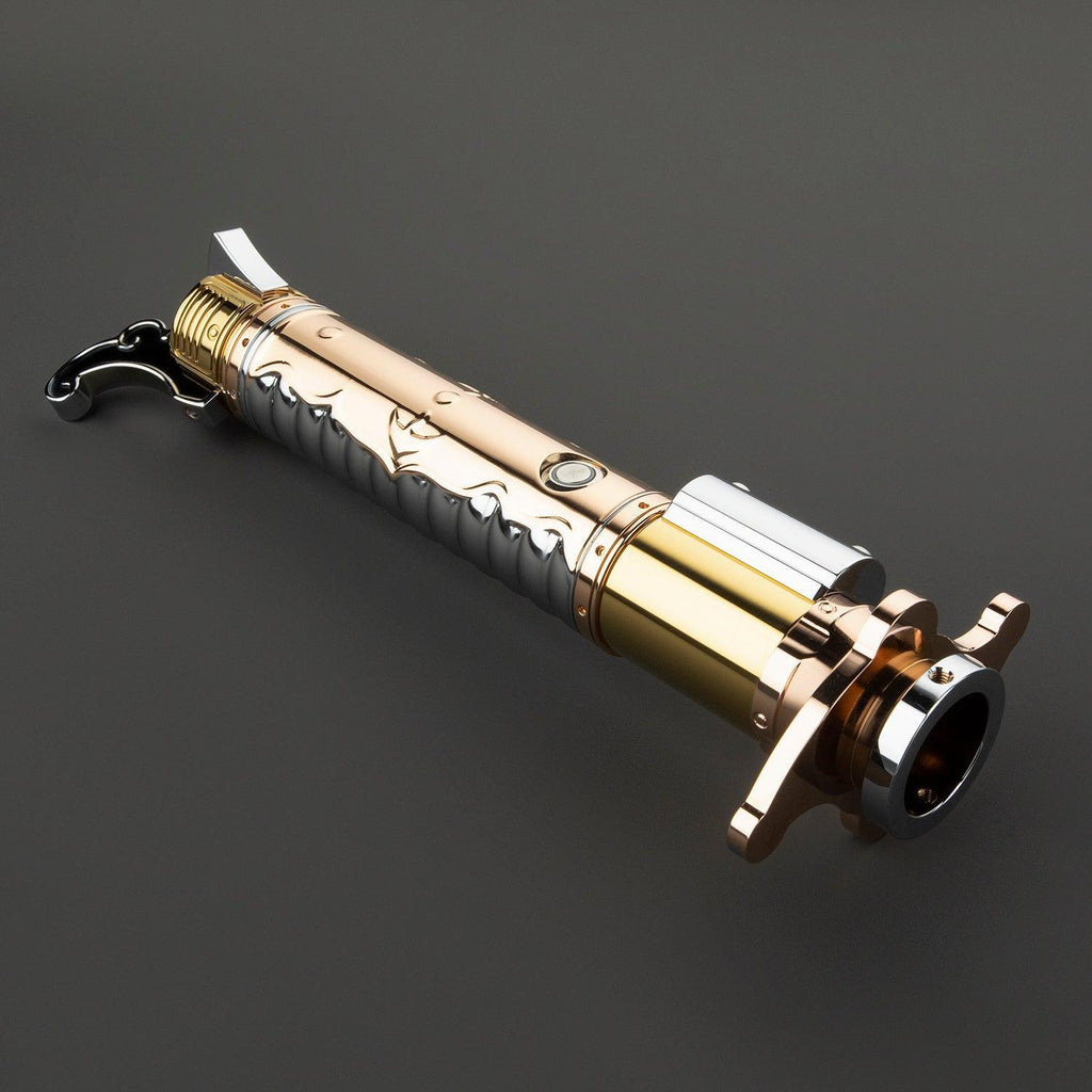 Lop Lichtschwert in Gold und Silber – detaillierter Griff mit Verzierungen, Premium-Design