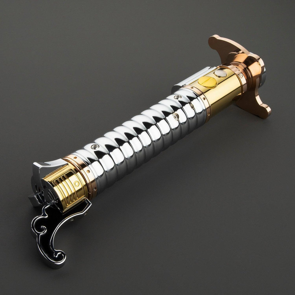 Lop Lichtschwert, gold-silberner Griff mit Kupferakzenten und geschwungenem Parierelement, Premium-Design