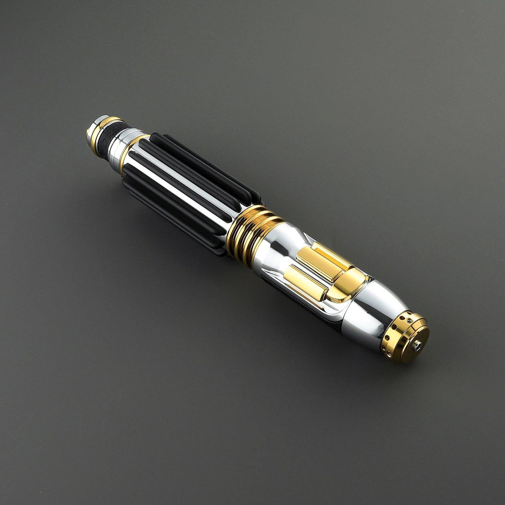 Der Master Lichtschwert in Silber und Gold – Premium-Design mit schwarzem Griff
