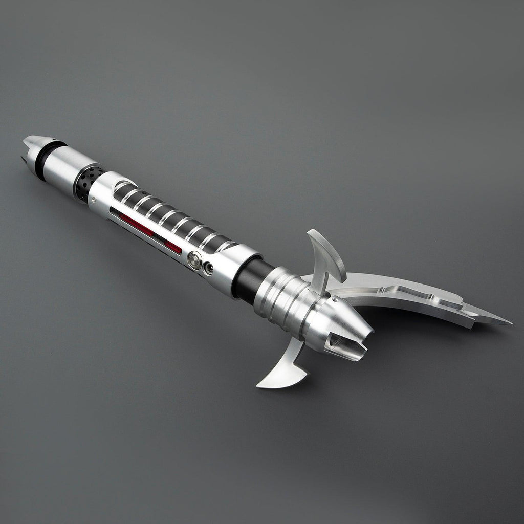 The Shadow Lichtschwert – silbernes Premium-Design mit zwei Klingen und rotem Akzent