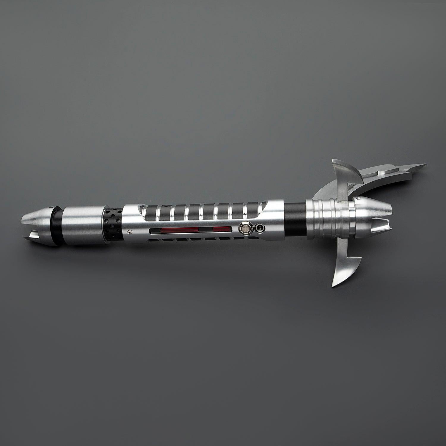 The Shadow Lichtschwert in Silber – Premium-Hilt mit verlängertem Griff und roten Klingenakzenten