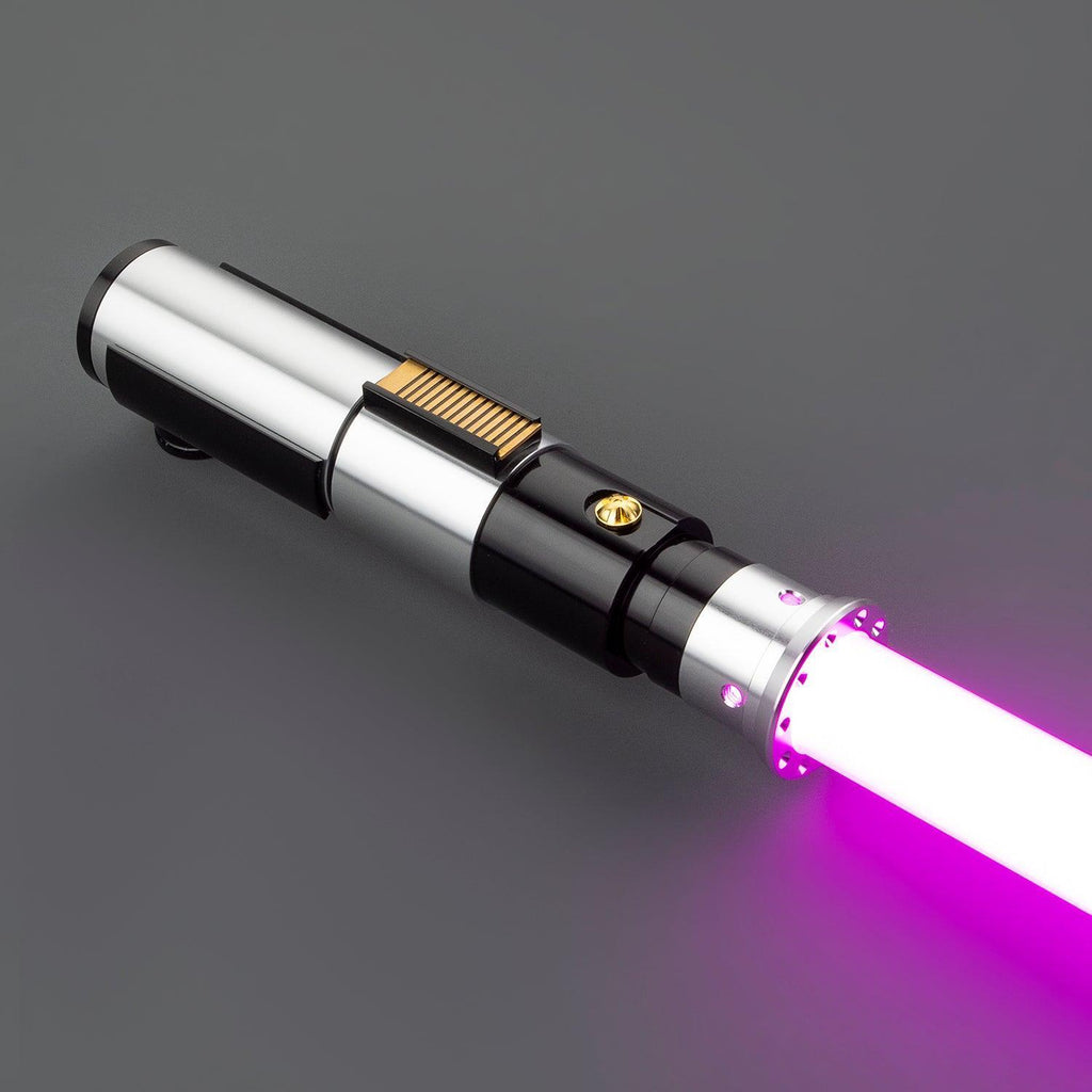 Warden Lichtschwert mit silber-schwarzem Griff und leuchtender violetter Klinge – Premium-Design