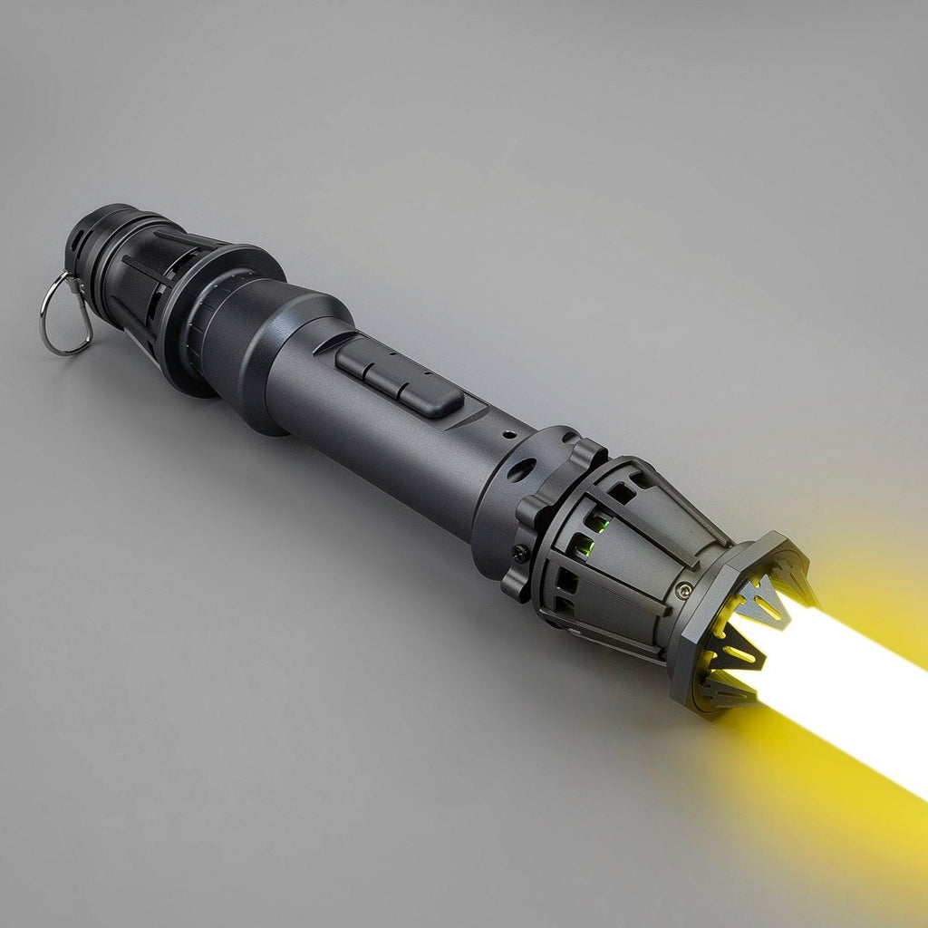 Scavenger Lichtschwert in Dunkelgrau – robustes Design mit gelber Klinge und Schrottsammler-Optik