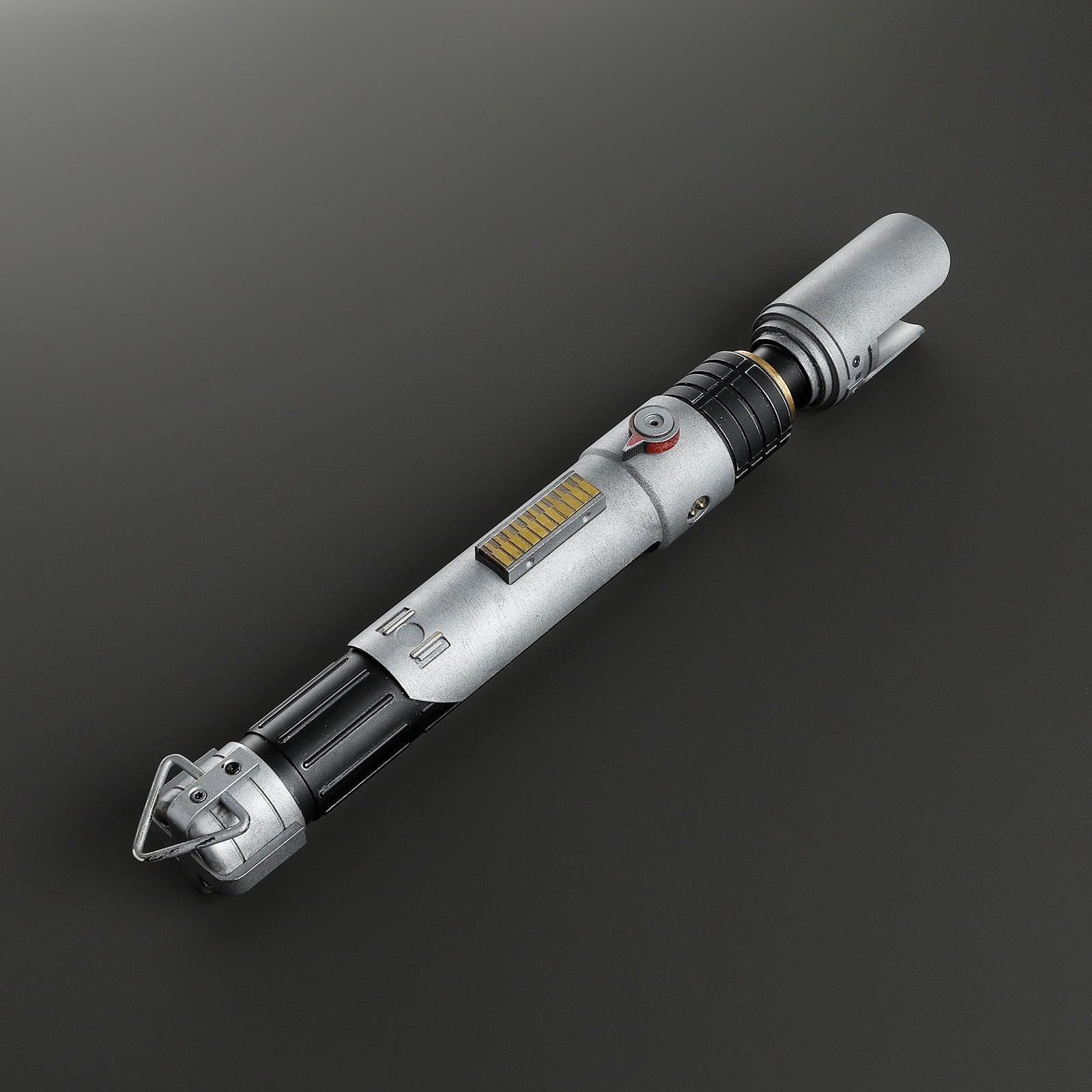Heir – verwittert Lichtschwert in Silber mit Used-Look und schwarzem Griff, Premium-Hilt