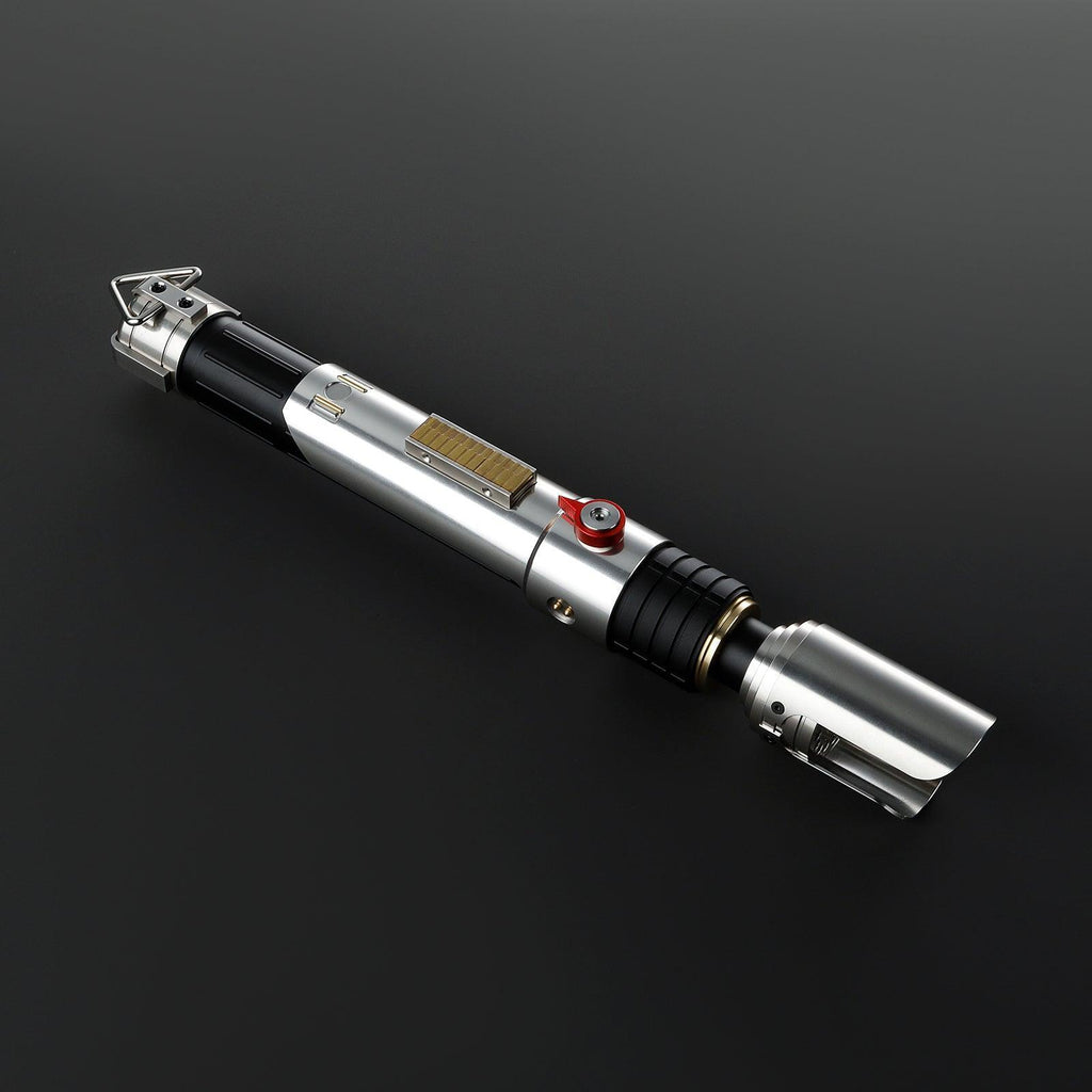 Heir Lichtschwert in Silber und Schwarz – elegantes Premium-Modell mit rotem Knopf