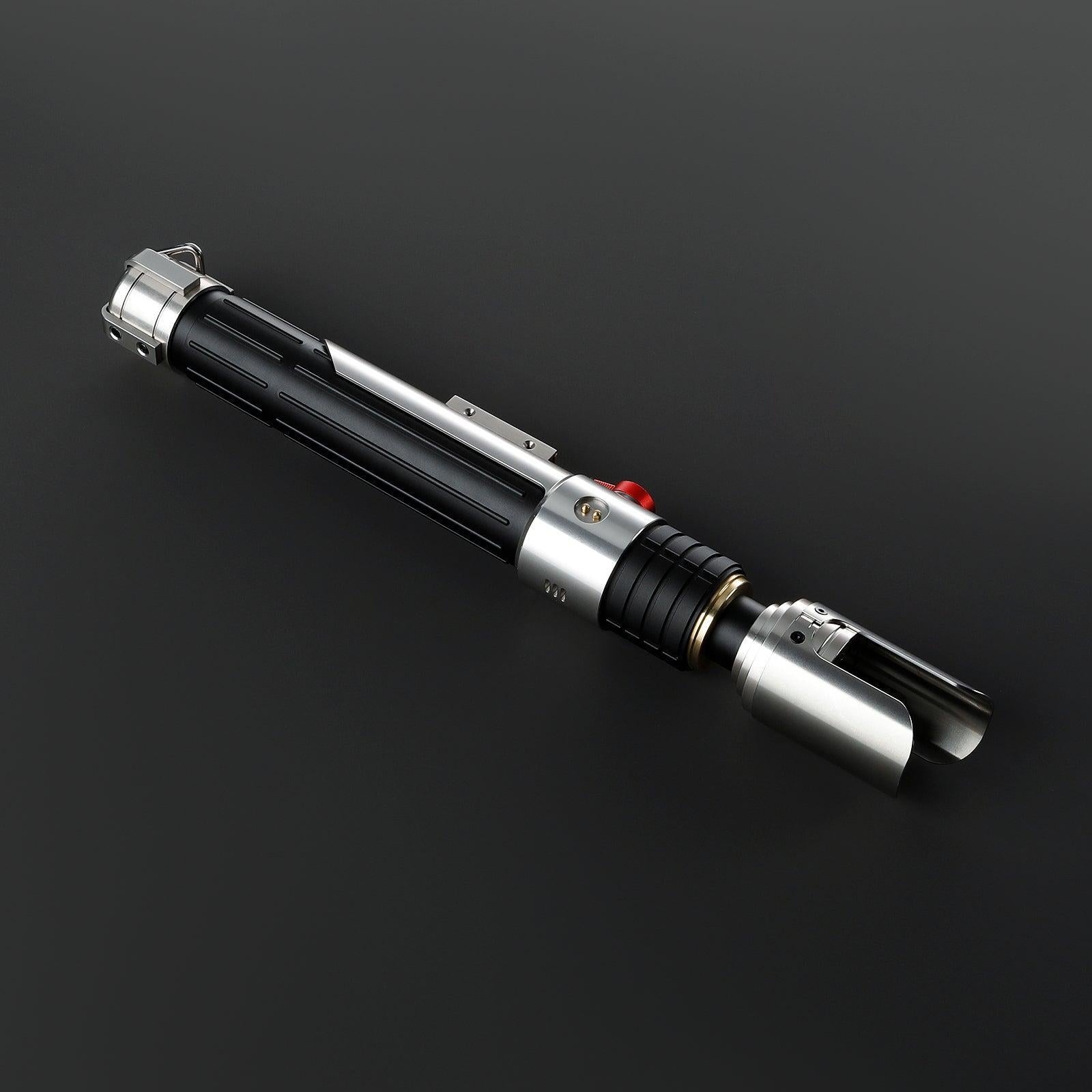 Heir Lichtschwert in Schwarz und Silber – elegantes Premium-Modell mit rotem Knopf