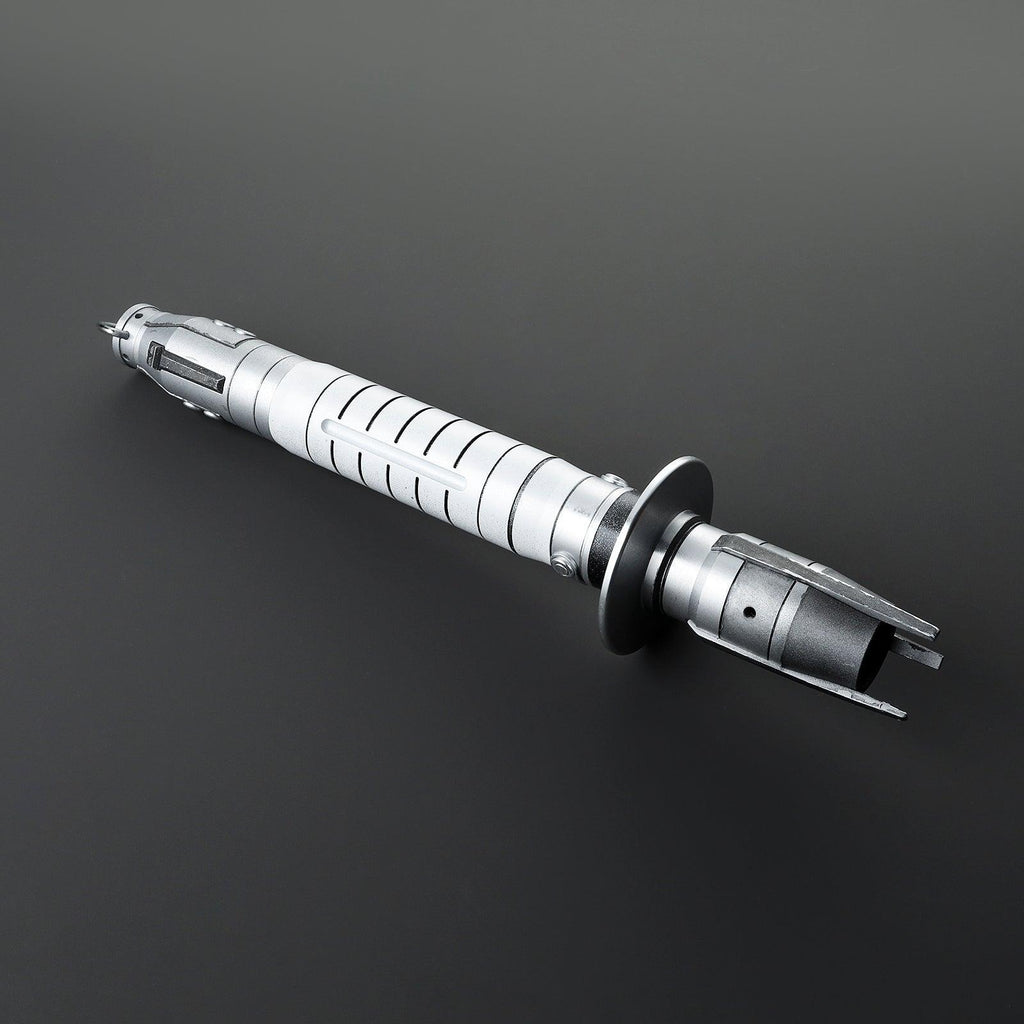 The Huntress verwittert – silbernes Premium-Lichtschwert mit elfenbeinfarbenem Griff und schlankem Design