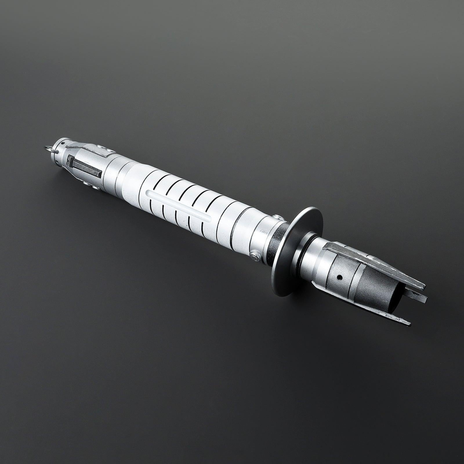 The Huntress verwittert – silbernes Premium-Lichtschwert mit elfenbeinfarbenem Griff und schlankem Design