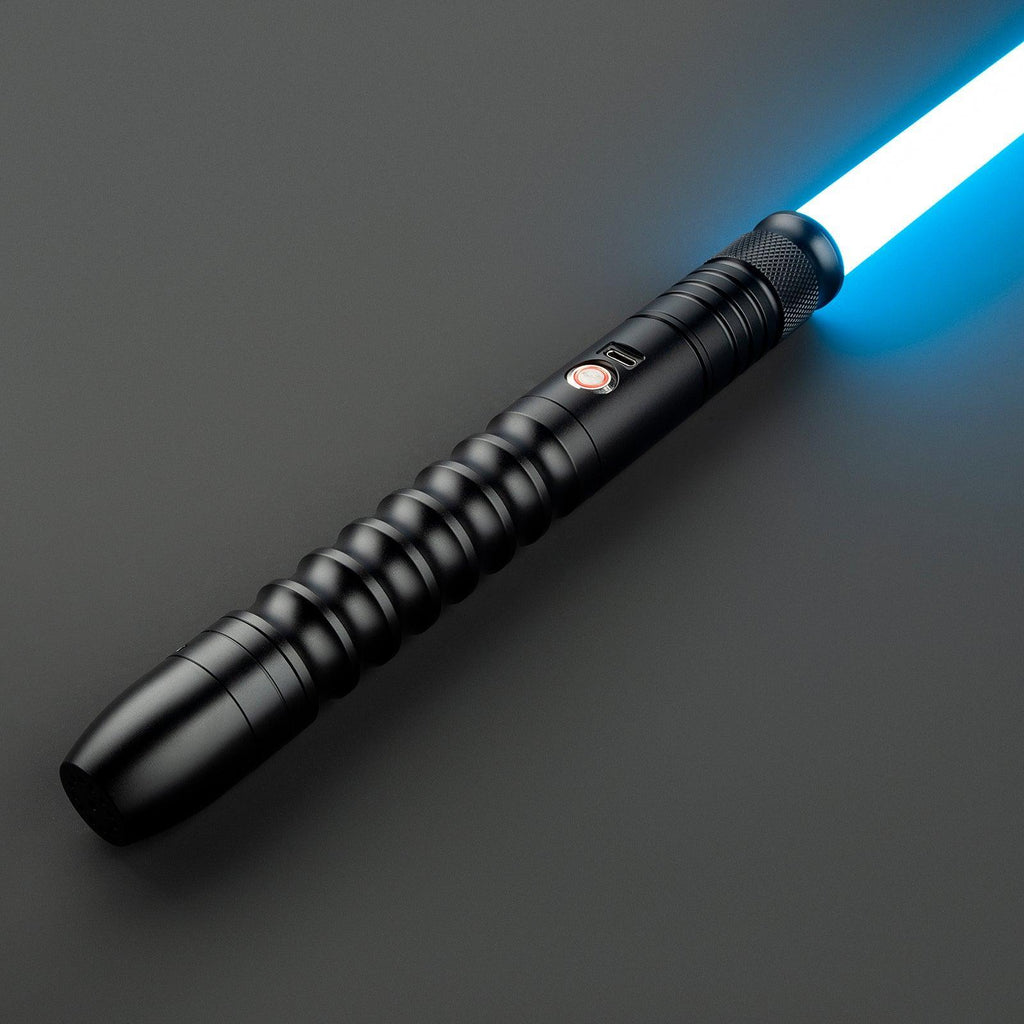 SL04 Lichtschwert in Schwarz mit blau leuchtender Klinge – schlichtes, funktionales Design
