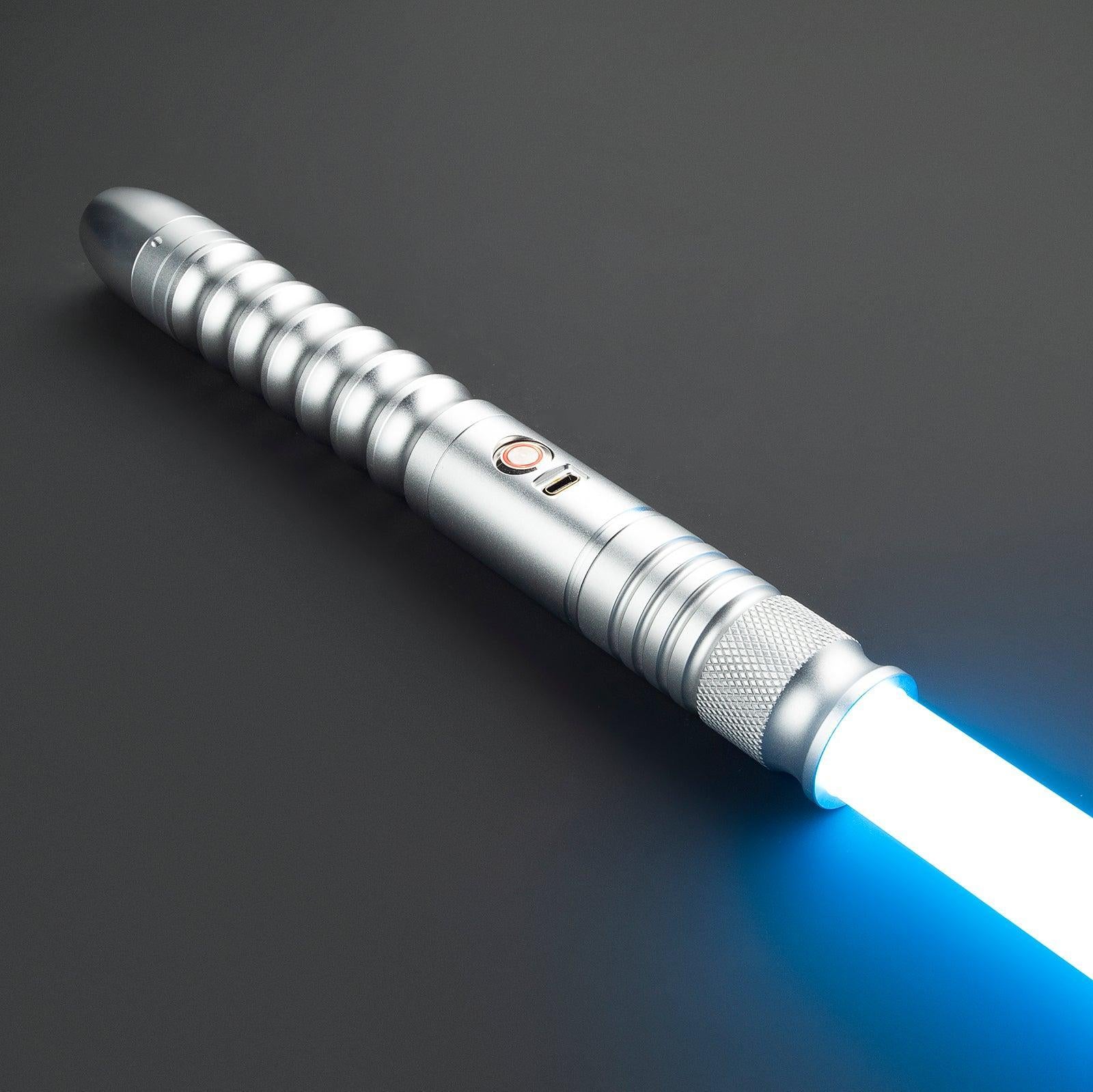 SL04 Lichtschwert in Silber – schlankes, funktionales Design mit blau leuchtender Klinge