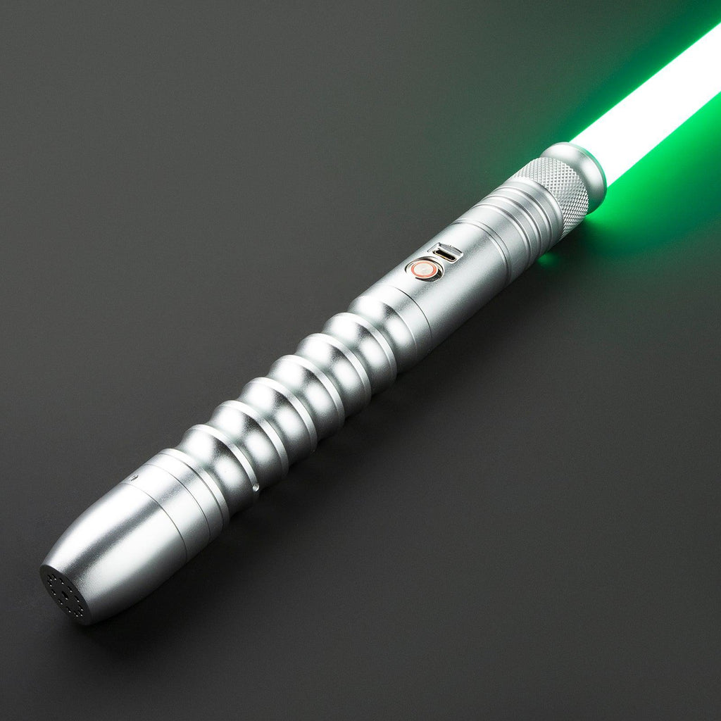 SL04 Lichtschwert in Silber – schlichtes, funktionales Design mit grün leuchtender Klinge