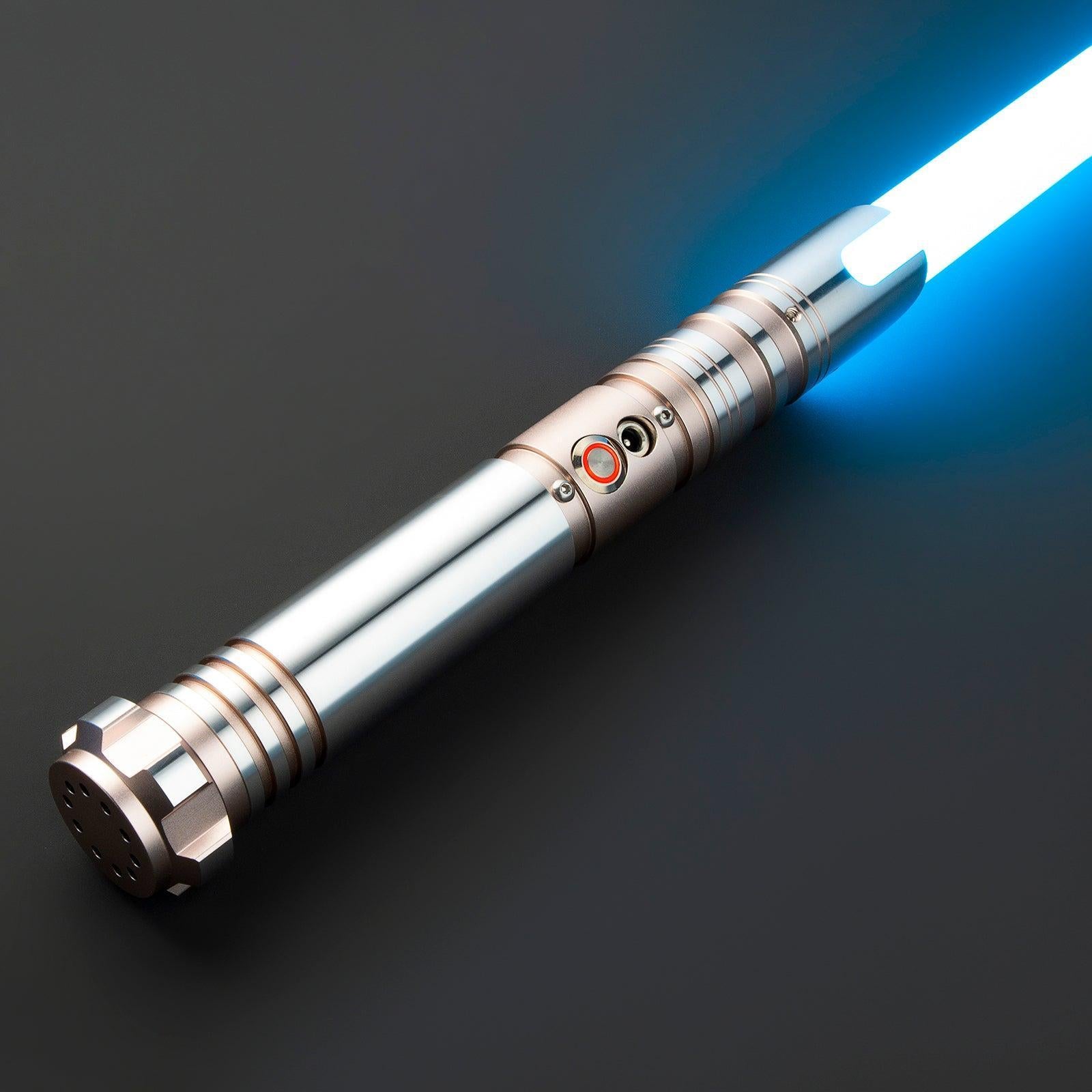 SL05 Lichtschwert in Silber – futuristisches Design mit kantigem Emitter und gerilltem Griff