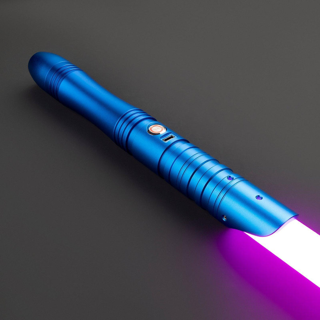 SL06 Lichtschwert in leuchtendem Blau – markanter, abgeschrägter Emitter und konischer Griff