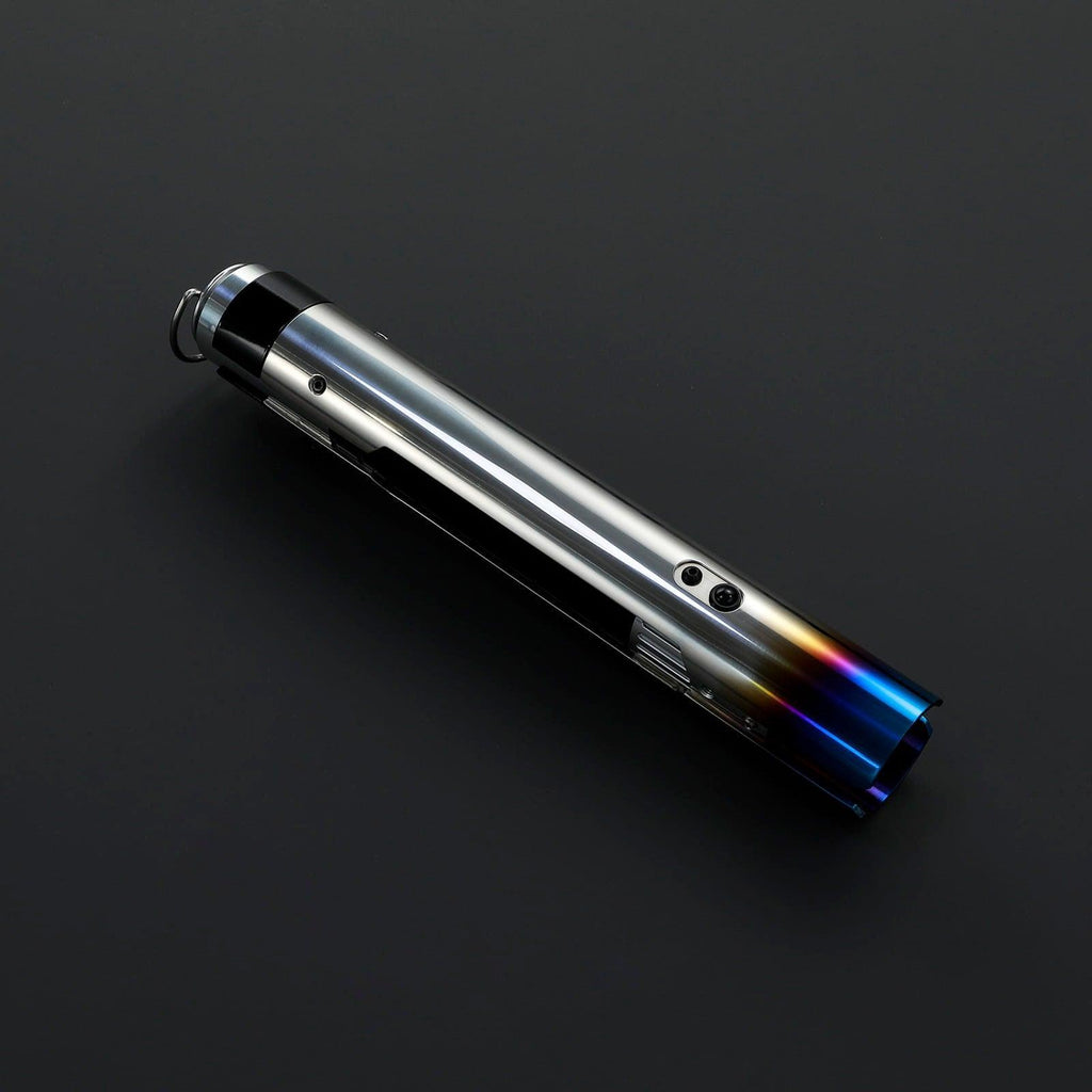 Sentinel Lichtschwert – glänzender Silber-Hilt mit farbig schimmernder Spitze, Premium-Design
