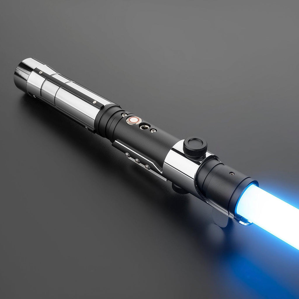 The Apprentice Lichtschwert in Schwarz-Silber – elegantes Premium-Modell mit blauer Klinge